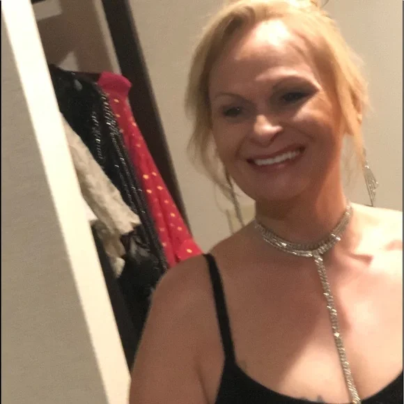 - 🌹🌹WELCOME TO MY CLOSET🌹🌹 - Picture 1 of 12